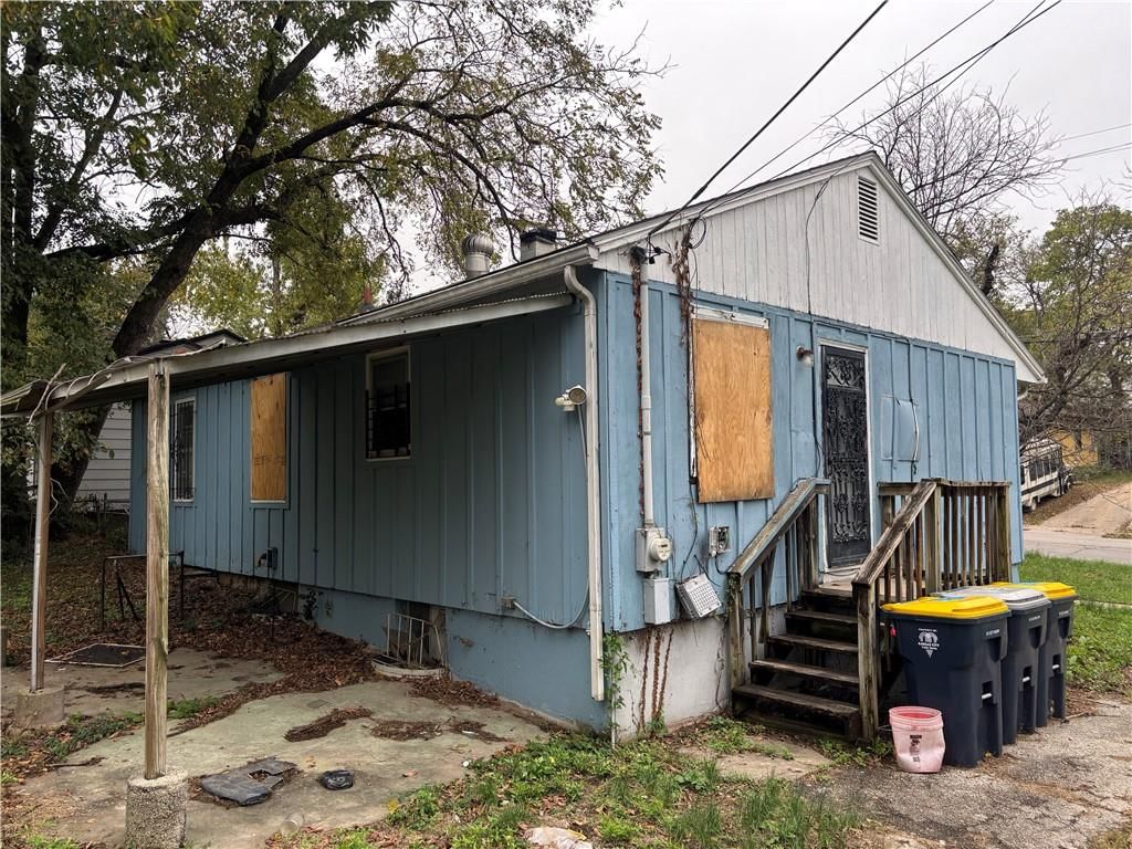 Covered patio and concrete patio at 3346 E 55TH Street, Kansas City, MO 64130