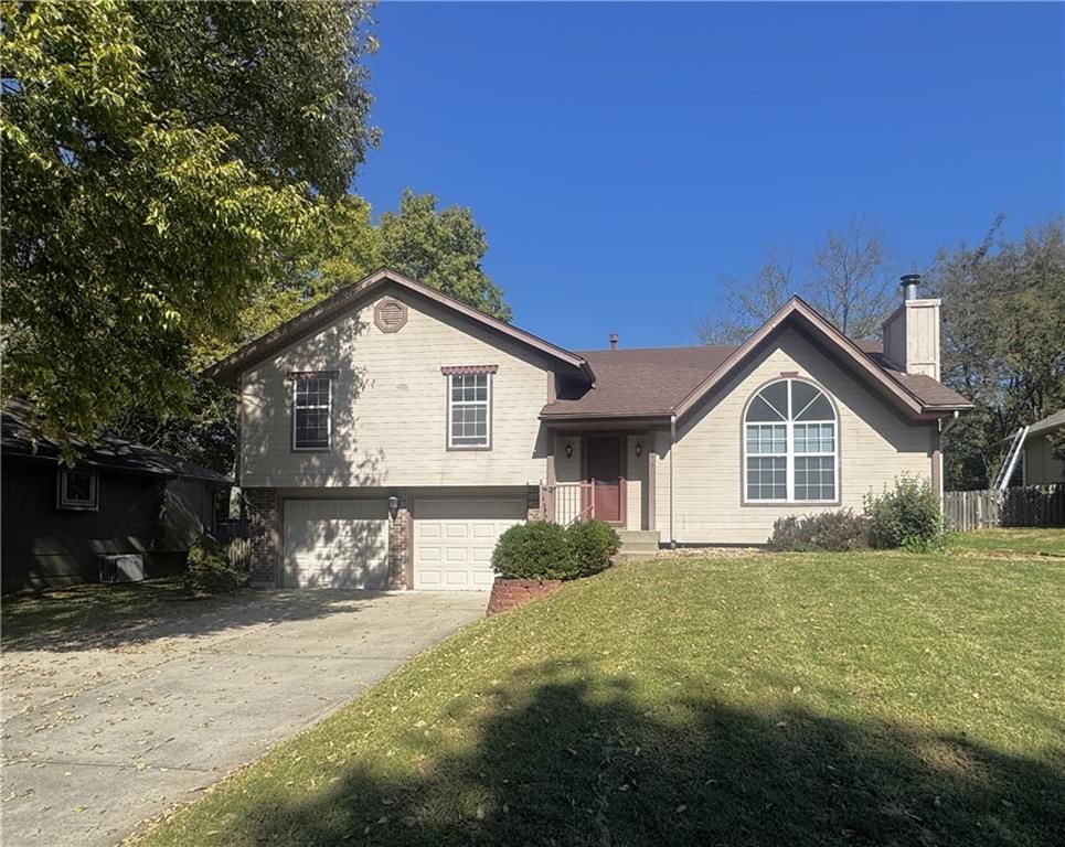 1211 SW Hillcrest Drive, Blue Springs, MO