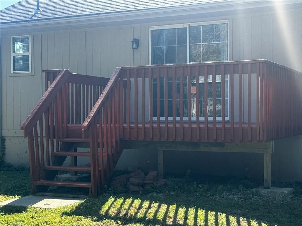 1211 SW Hillcrest Drive, Blue Springs, MO: listing photo 3