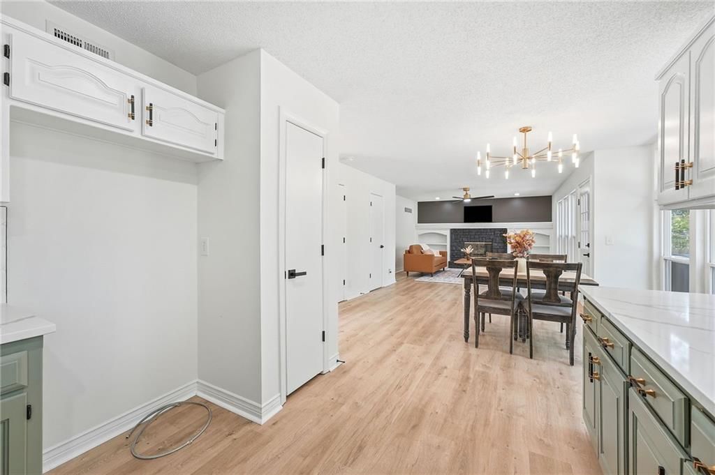 Photo 15 of 33 - 1436 N Anne Shirley Drive, Olathe, KS 66061