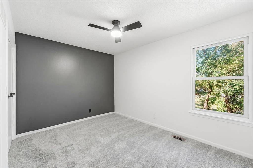 Photo 20 of 33 - 1436 N Anne Shirley Drive, Olathe, KS 66061