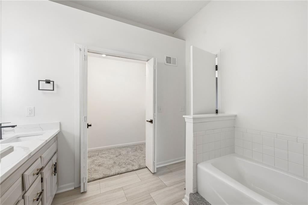 Photo 27 of 33 - 1436 N Anne Shirley Drive, Olathe, KS 66061