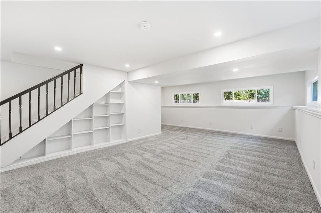 Photo 30 of 33 - 1436 N Anne Shirley Drive, Olathe, KS 66061