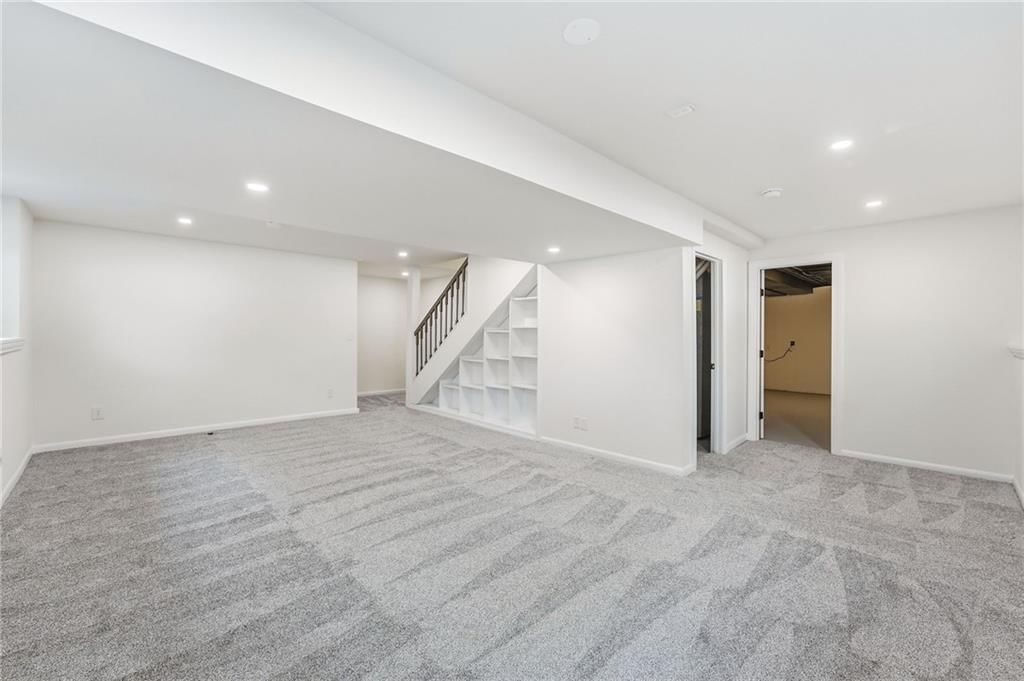 Photo 31 of 33 - 1436 N Anne Shirley Drive, Olathe, KS 66061