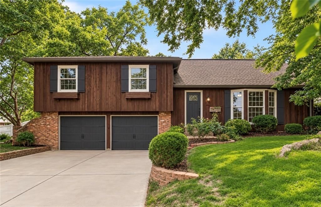 10006 Linden Street, Overland Park, KS