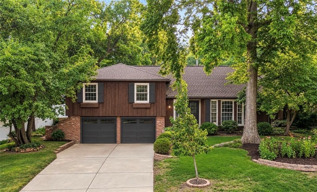 10006 Linden Street, Overland Park, KS: listing photo 3