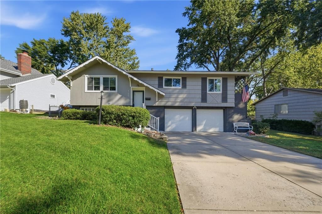1700 NE 67th Place, Gladstone, MO: listing photo 3