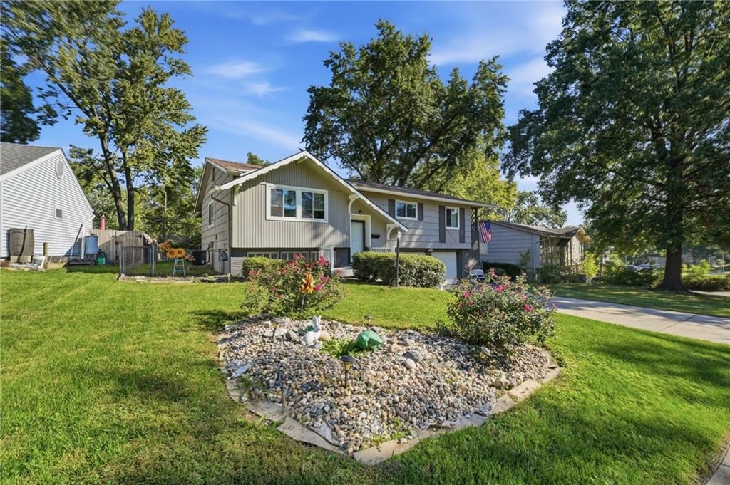 Photo 5 of 45 - 1700 NE 67th Place, Gladstone, MO 64118