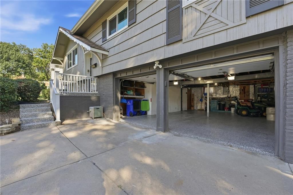 Photo 7 of 45 - 1700 NE 67th Place, Gladstone, MO 64118