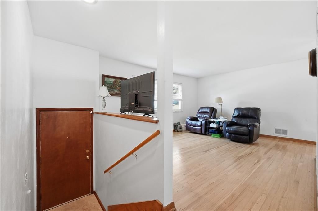 Photo 8 of 45 - 1700 NE 67th Place, Gladstone, MO 64118