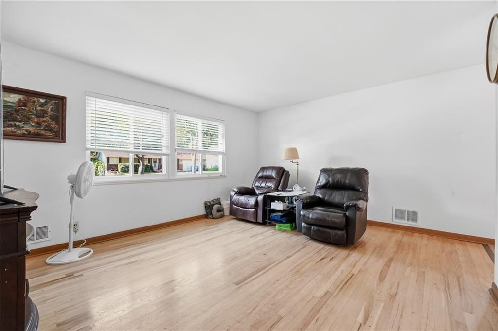 Photo 9 of 45 - 1700 NE 67th Place, Gladstone, MO 64118