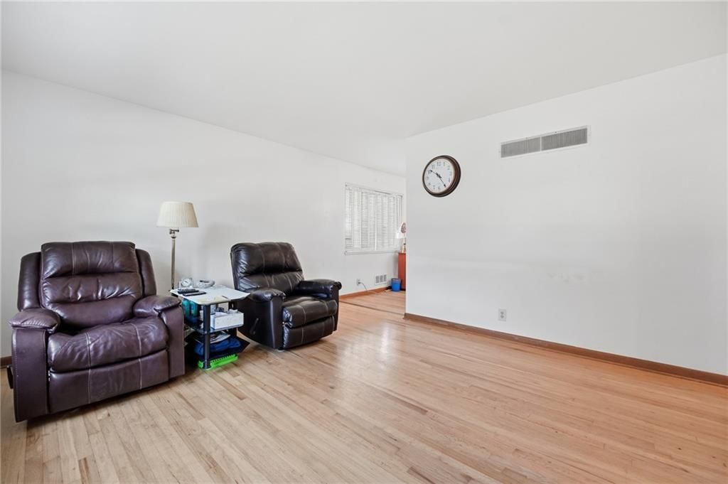 Photo 11 of 45 - 1700 NE 67th Place, Gladstone, MO 64118