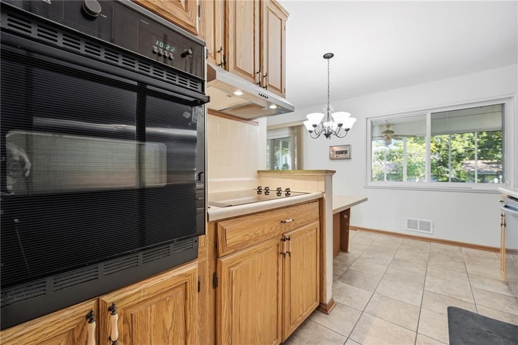 Photo 17 of 45 - 1700 NE 67th Place, Gladstone, MO 64118