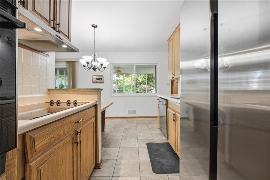 Photo 18 of 45 - 1700 NE 67th Place, Gladstone, MO 64118