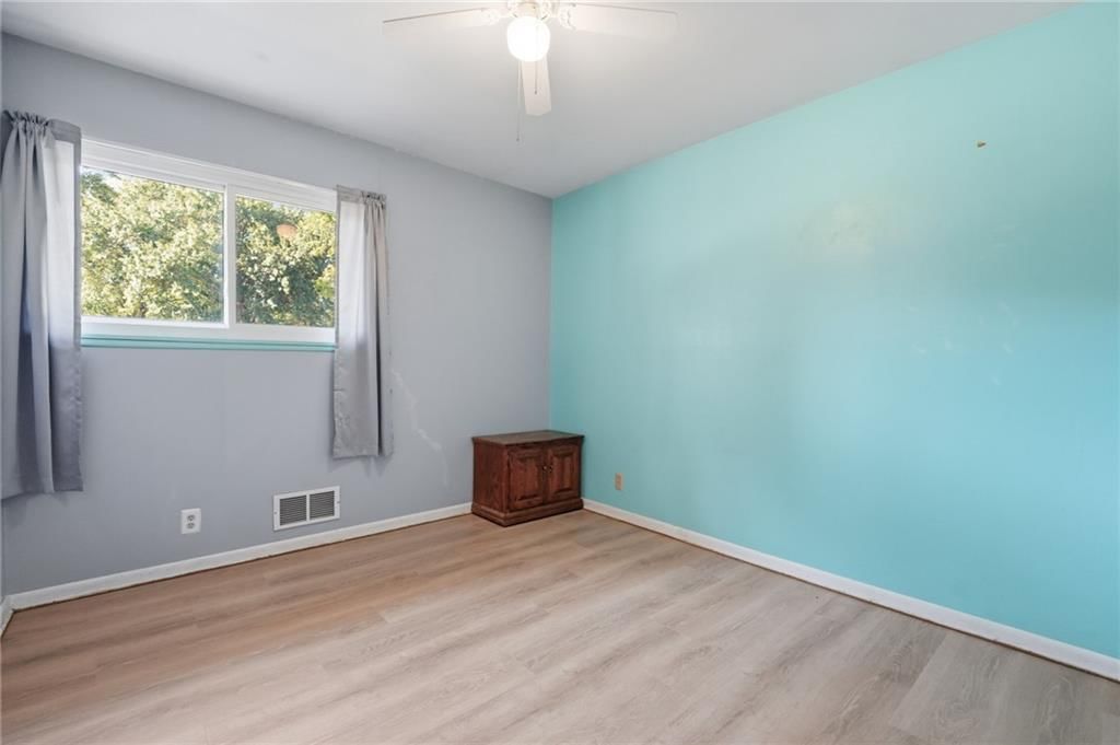Photo 28 of 45 - 1700 NE 67th Place, Gladstone, MO 64118