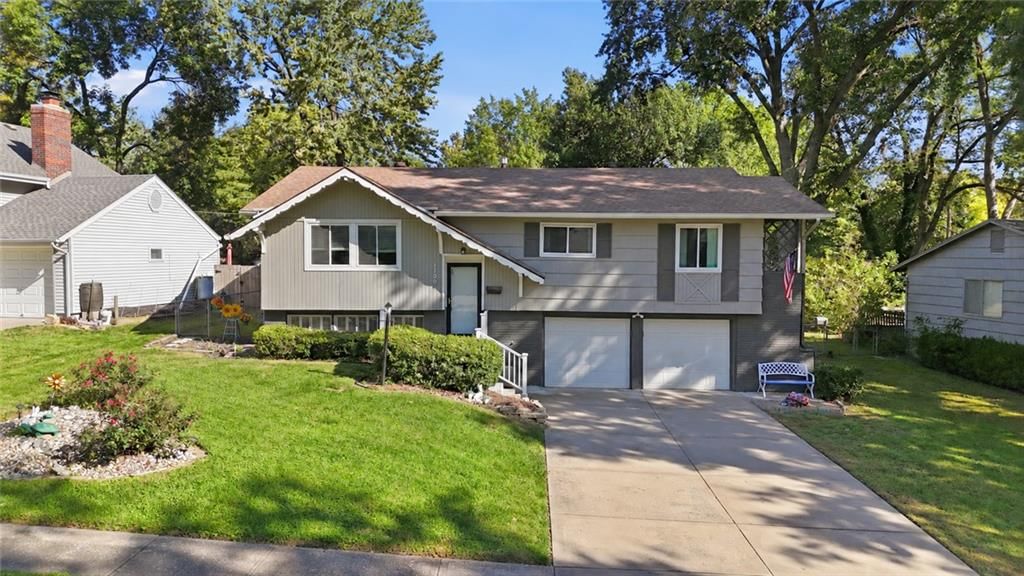 1700 NE 67th Place, Gladstone, MO