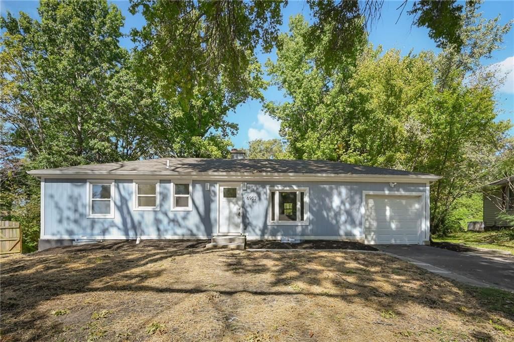 6902 E 98th Terrace, Kansas City, MO: listing photo 2