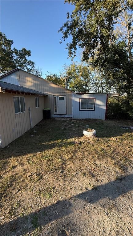8202 E Shady Tree Lane, Freeman, MO: listing photo 2