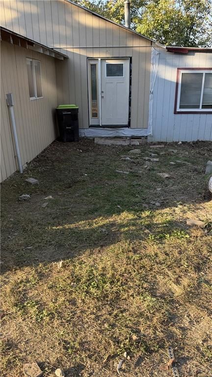 Photo 5 of 14 - 8202 E Shady Tree Lane, Freeman, MO 64746