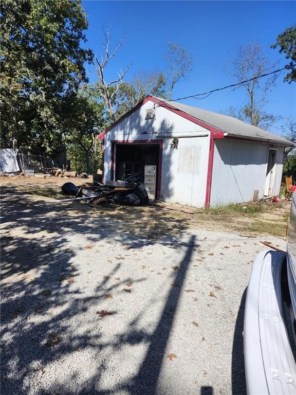 Photo 6 of 14 - 8202 E Shady Tree Lane, Freeman, MO 64746