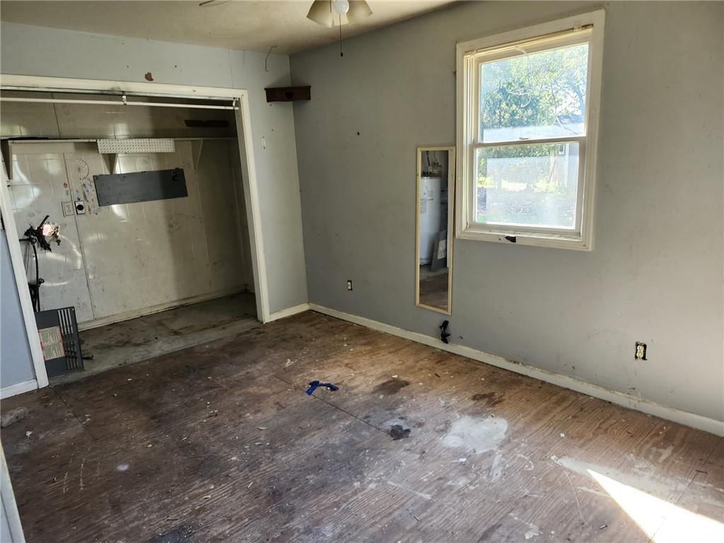 Photo 10 of 14 - 8202 E Shady Tree Lane, Freeman, MO 64746