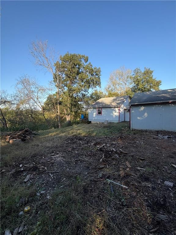 Photo 14 of 14 - 8202 E Shady Tree Lane, Freeman, MO 64746