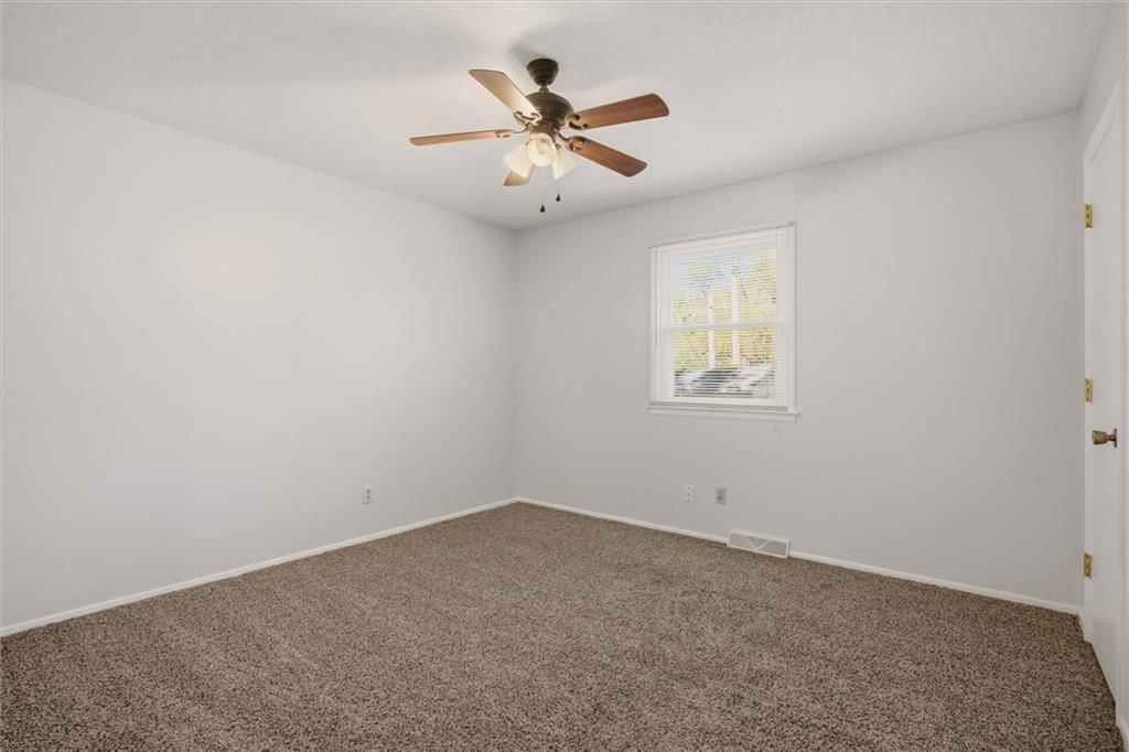 Photo 16 of 24 - 5538 Webster Avenue, Kansas City, KS 66104