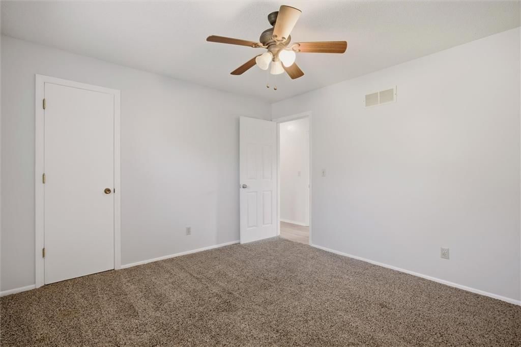 Photo 17 of 24 - 5538 Webster Avenue, Kansas City, KS 66104
