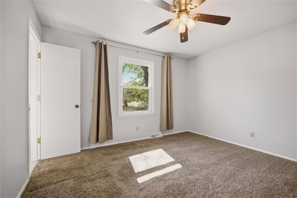 Photo 18 of 24 - 5538 Webster Avenue, Kansas City, KS 66104