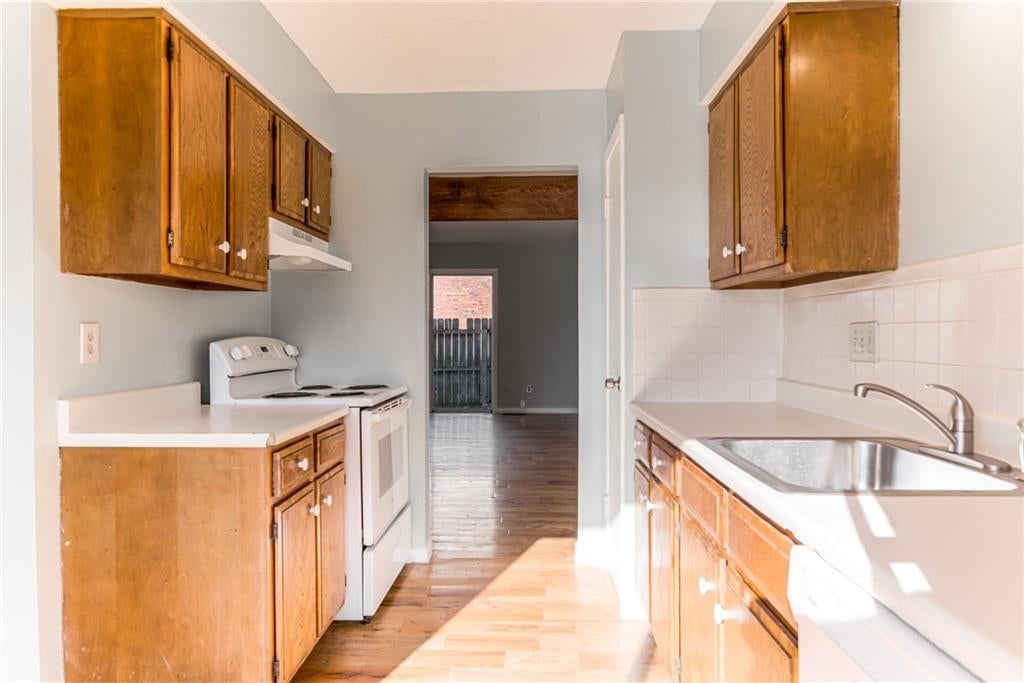 11250 College Avenue, Kansas City, MO: listing photo 3