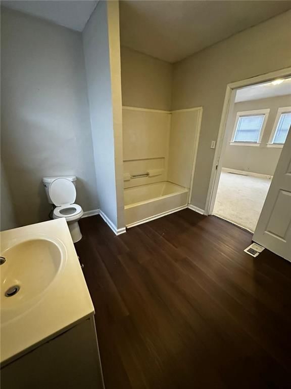 Photo 5 of 17 - 4208 Wabash Avenue, Kansas City, MO 64130