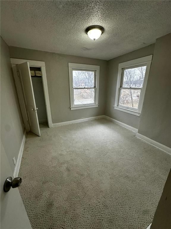 Photo 12 of 17 - 4208 Wabash Avenue, Kansas City, MO 64130