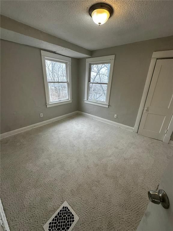 Photo 13 of 17 - 4208 Wabash Avenue, Kansas City, MO 64130