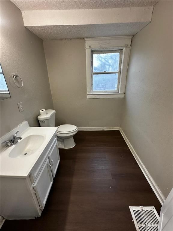 Photo 15 of 17 - 4208 Wabash Avenue, Kansas City, MO 64130