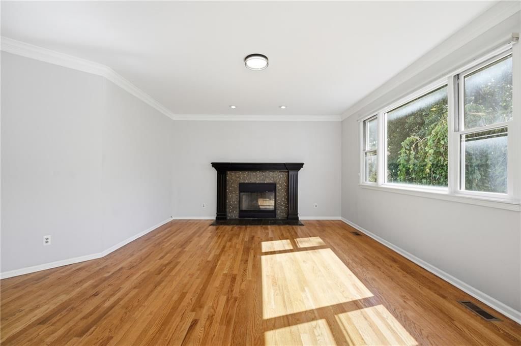 Photo 9 of 72 - 9409 W 131st Street, Overland Park, KS 66213
