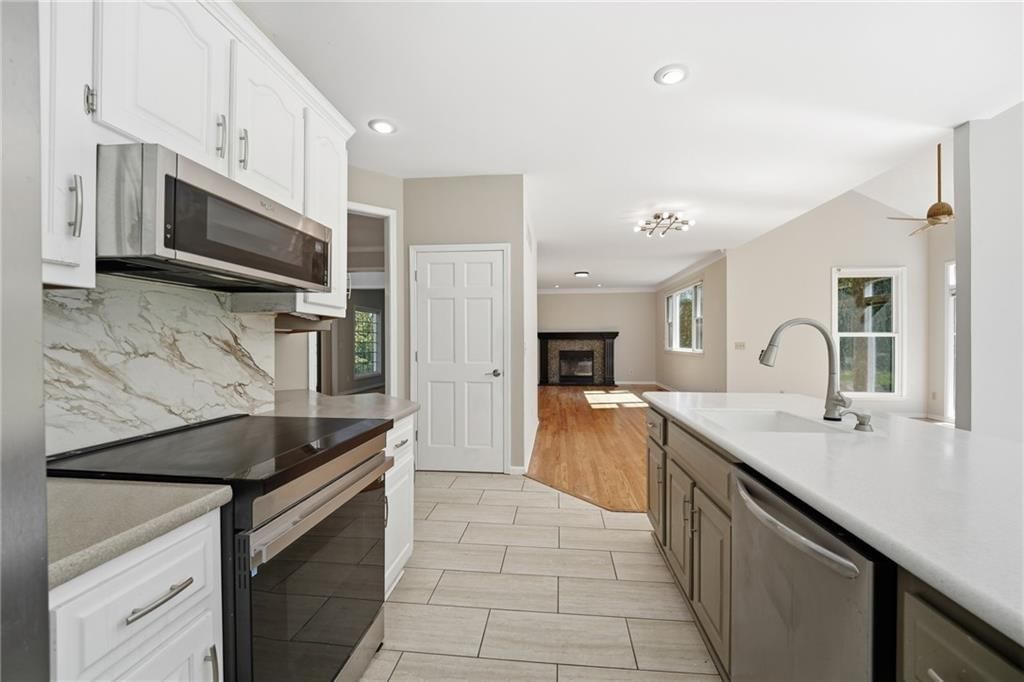 Photo 22 of 72 - 9409 W 131st Street, Overland Park, KS 66213
