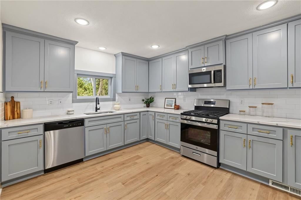 Photo 10 of 26 - 5540 Lafayette Avenue, Kansas City, KS 66104