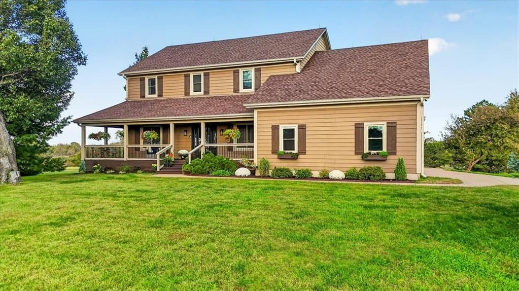 Photo 14 of 98 - 23237 Nall Road, Bucyrus, KS 66013