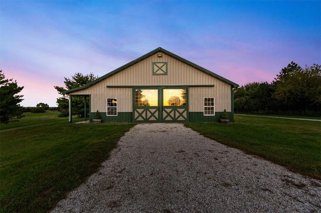 Photo 32 of 98 - 23237 Nall Road, Bucyrus, KS 66013