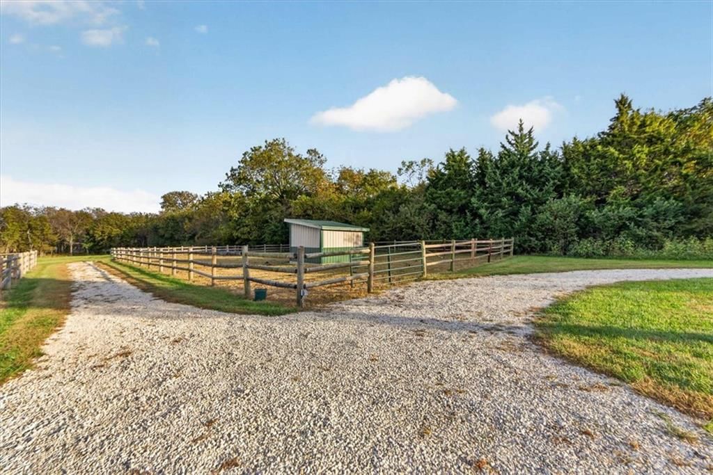 Photo 39 of 98 - 23237 Nall Road, Bucyrus, KS 66013