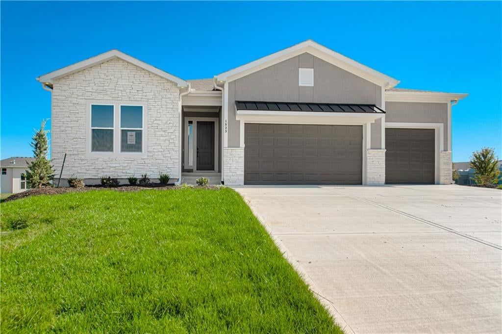 1833 SW Arbor Park Drive, Lee's Summit, MO
