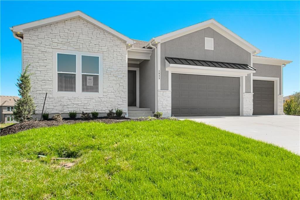 1833 SW Arbor Park Drive, Lee's Summit, MO: listing photo 2
