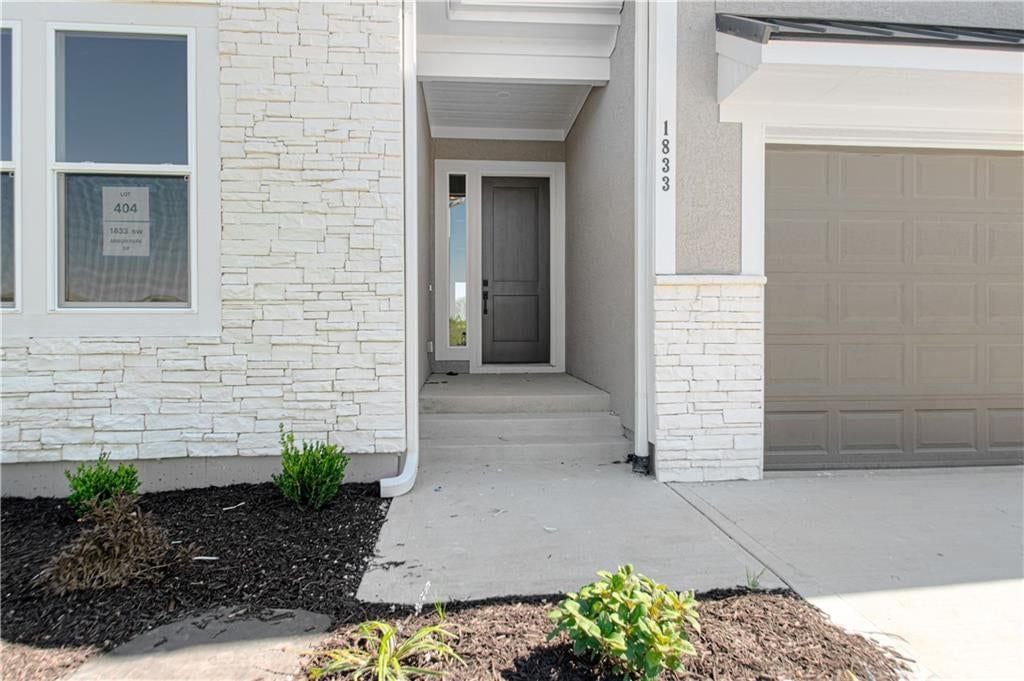 1833 SW Arbor Park Drive, Lee's Summit, MO: listing photo 3