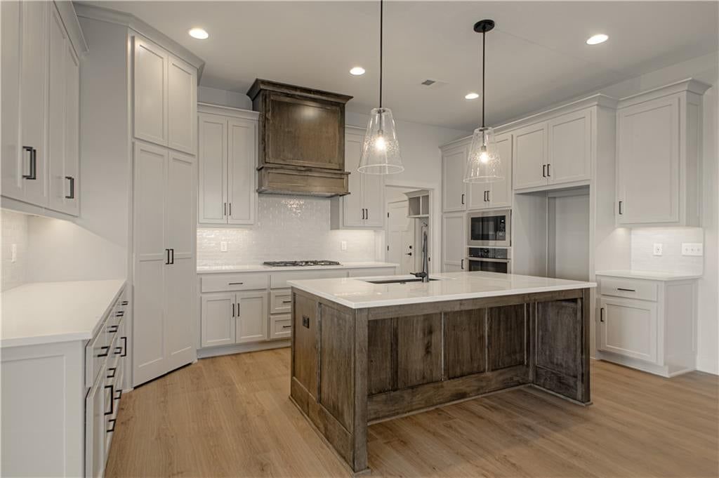 Photo 14 of 48 - 1833 SW Arbor Park Drive, Lee's Summit, MO 64082