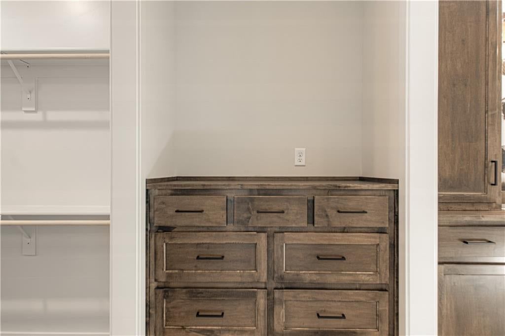 Photo 22 of 48 - 1833 SW Arbor Park Drive, Lee's Summit, MO 64082