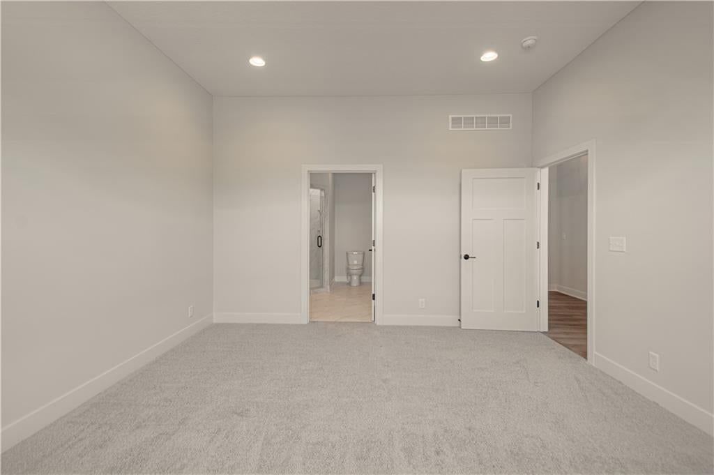 Photo 26 of 48 - 1833 SW Arbor Park Drive, Lee's Summit, MO 64082