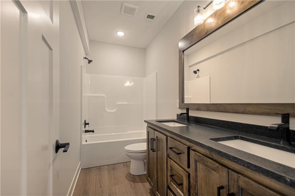 Photo 38 of 48 - 1833 SW Arbor Park Drive, Lee's Summit, MO 64082