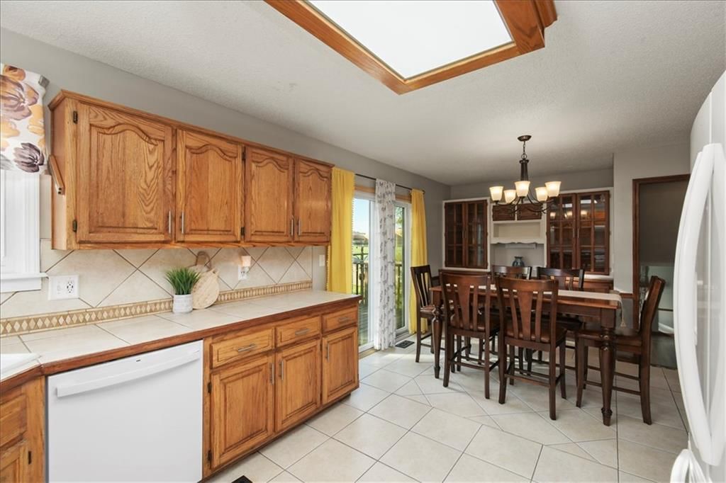 Photo 13 of 37 - 1628 NE AUBURN Drive, Lee's Summit, MO 64086