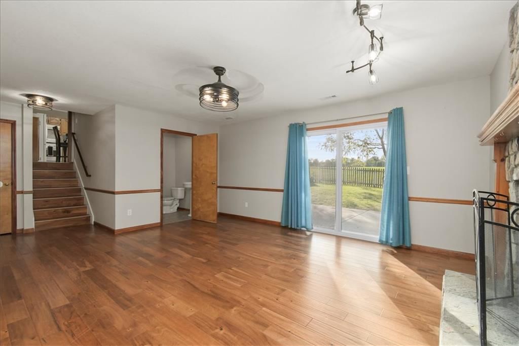 Photo 16 of 37 - 1628 NE AUBURN Drive, Lee's Summit, MO 64086