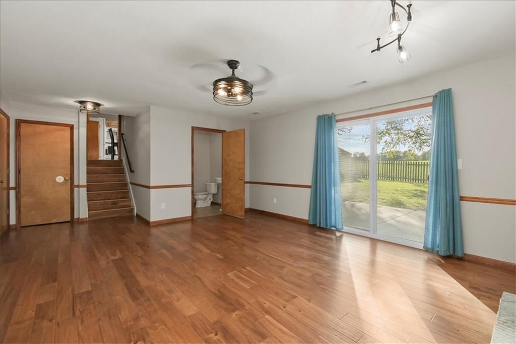 Photo 17 of 37 - 1628 NE AUBURN Drive, Lee's Summit, MO 64086
